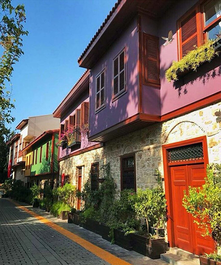 Konutun yenilenmiş hali, Antalya Kaleiçi’nin tarihi dokusuyla uyum sağlıyor.