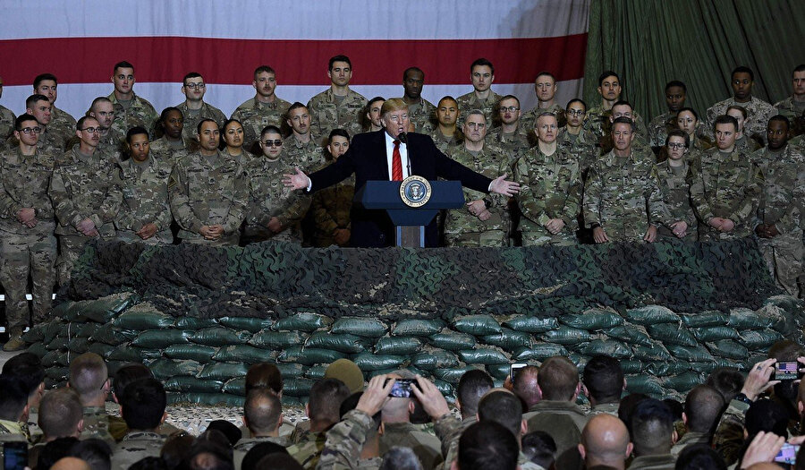 Eski ABD Başkanı Donald Trump'ın Afganistan'daki Bagram hava üssünü ziyareti.