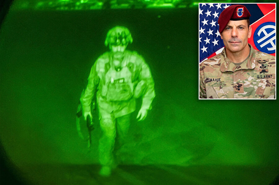 ABD'nin Afganistan toraklarından ayrılan son askeri: Tümgeneral Chris Donahue.