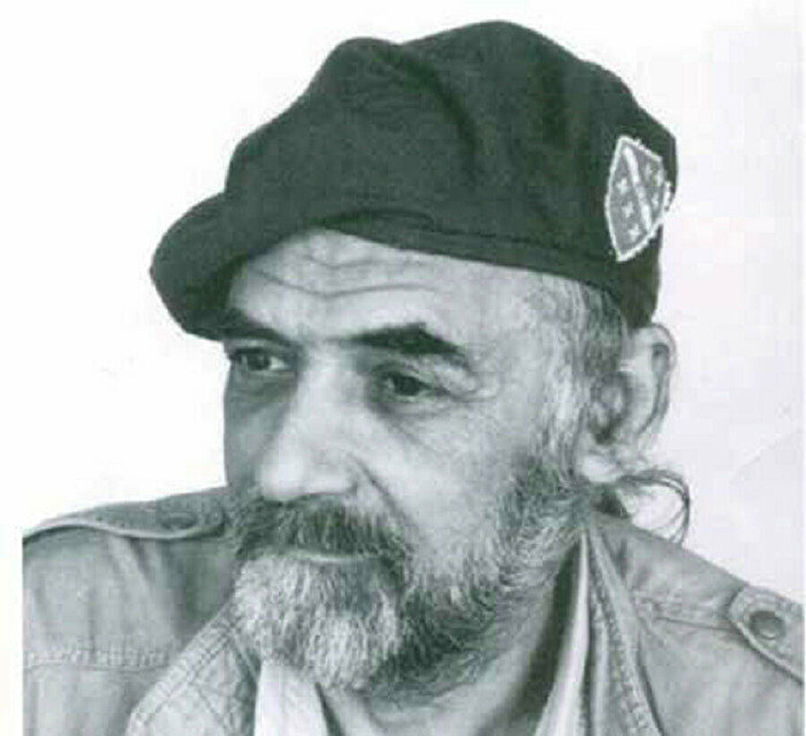 Eserlerinde bazen ruhani, bazen ferdi, bazen de toplumsal ve politik konulara temas etmiştir.
