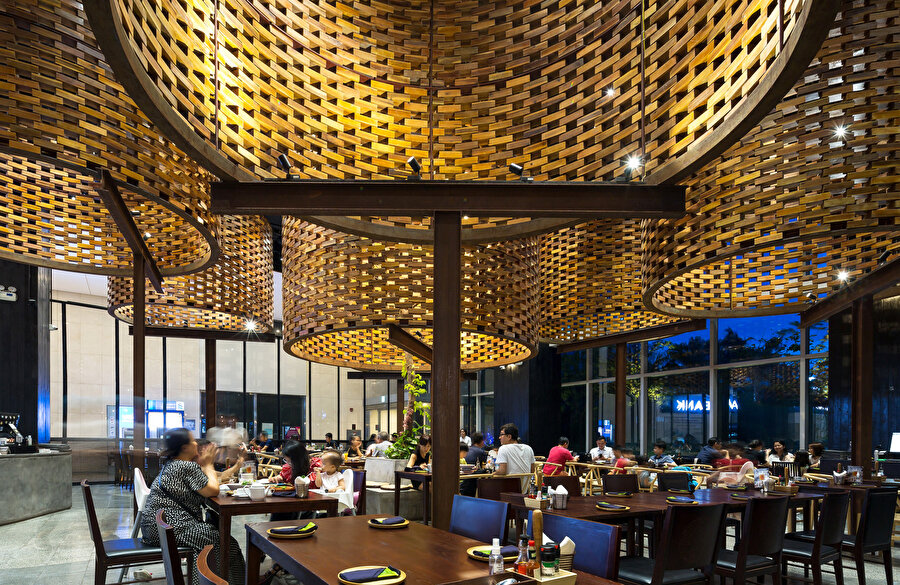 Nem ve sıcaklıktaki değişiklikler Hanoi'nin ikliminde oldukça yaygın bir durum olarak karşılanıyor.