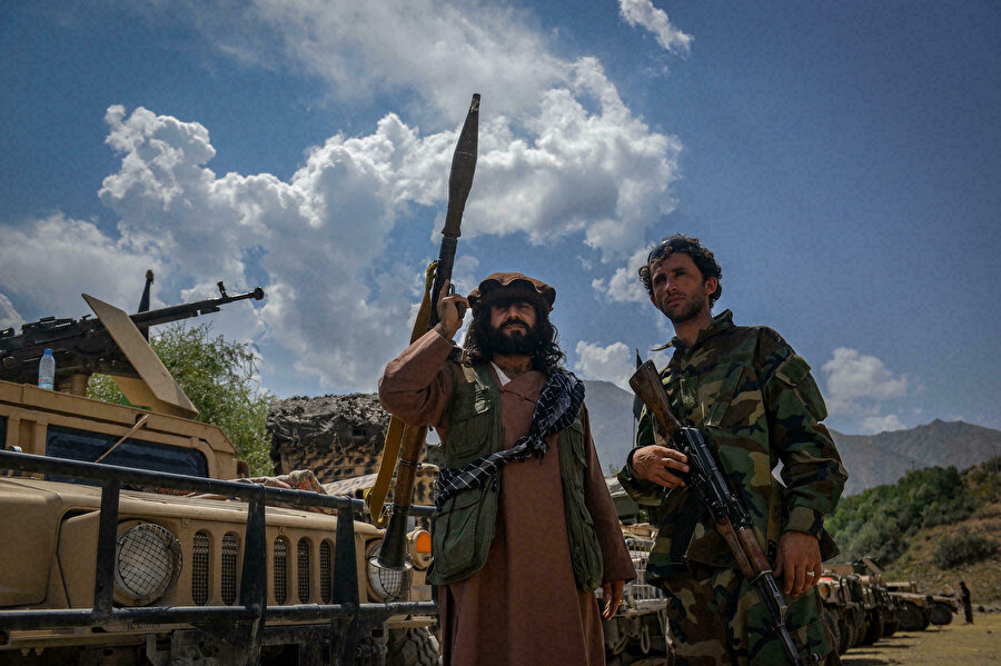Pençşir'de Taliban ile çoğunluğu Tacik güçler arasındaki çatışmaların şiddetlendiği belirtiliyor.