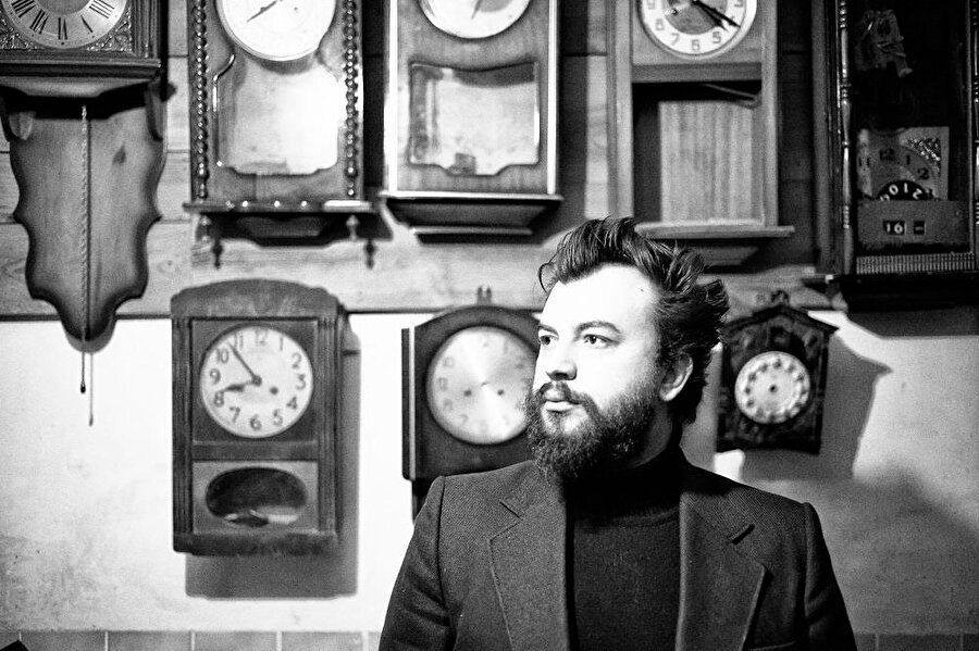 Cihan Mürtezaoğlu, Türk gitarist ve şarkıcı. 