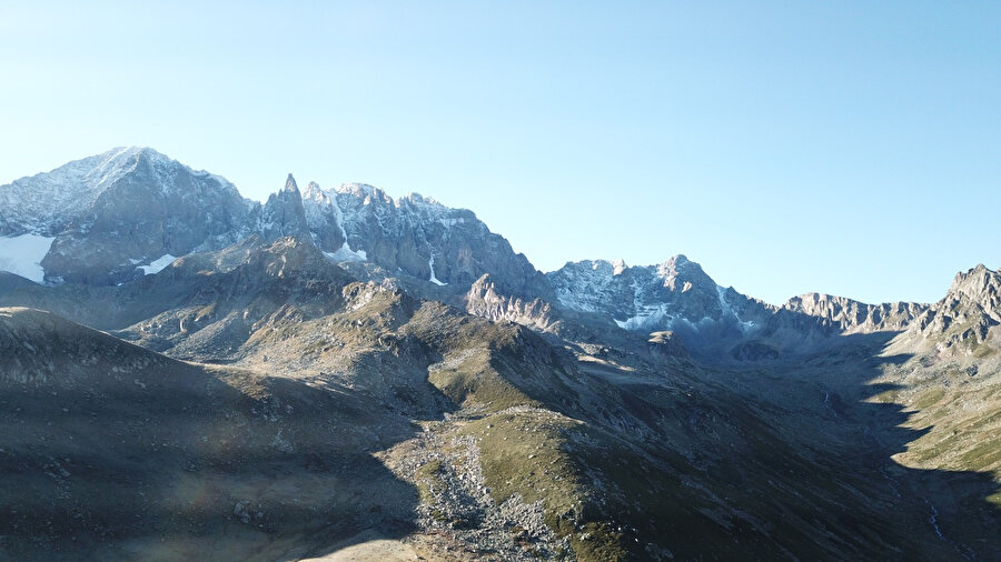 Mevsimin ilk karı düştü: Gece saatlerinde başladı, üç santimetreyi aştı