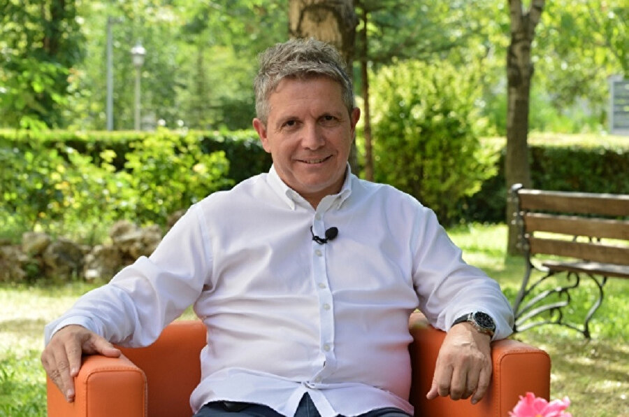 Sunucu ve Spor spikeri Erdoğan Arıkan Sakarya Adapazarı doğumludur.