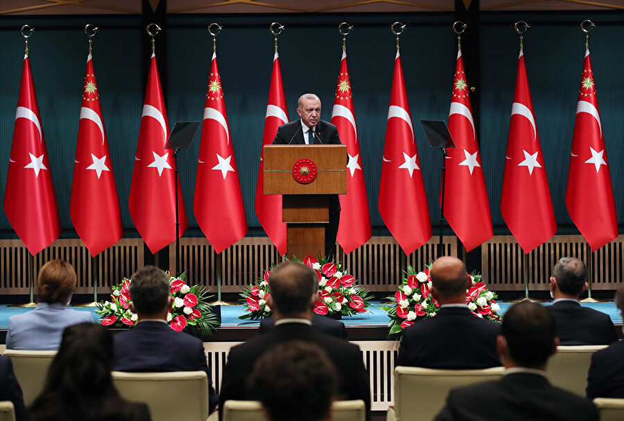 Cumhurbaşkanı Recep Tayyip Erdoğan açıklamalarda bulunurken