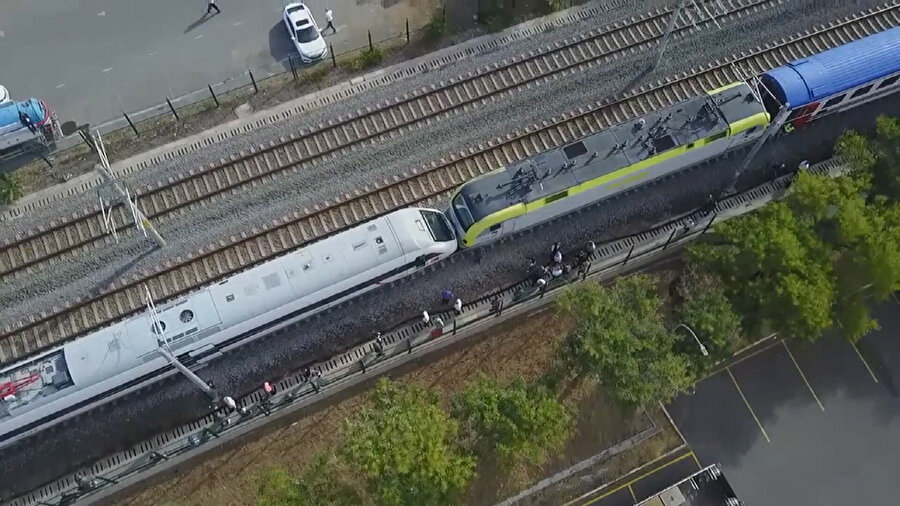 Tuzla'da iki tren kafa kafaya geldi