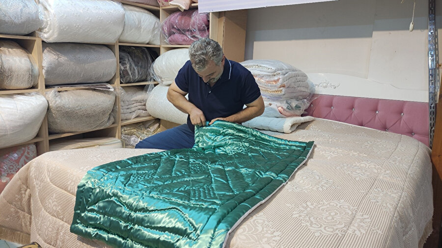 Günde bir tane örüyor: Tanesini bin 500 liradan satıyor