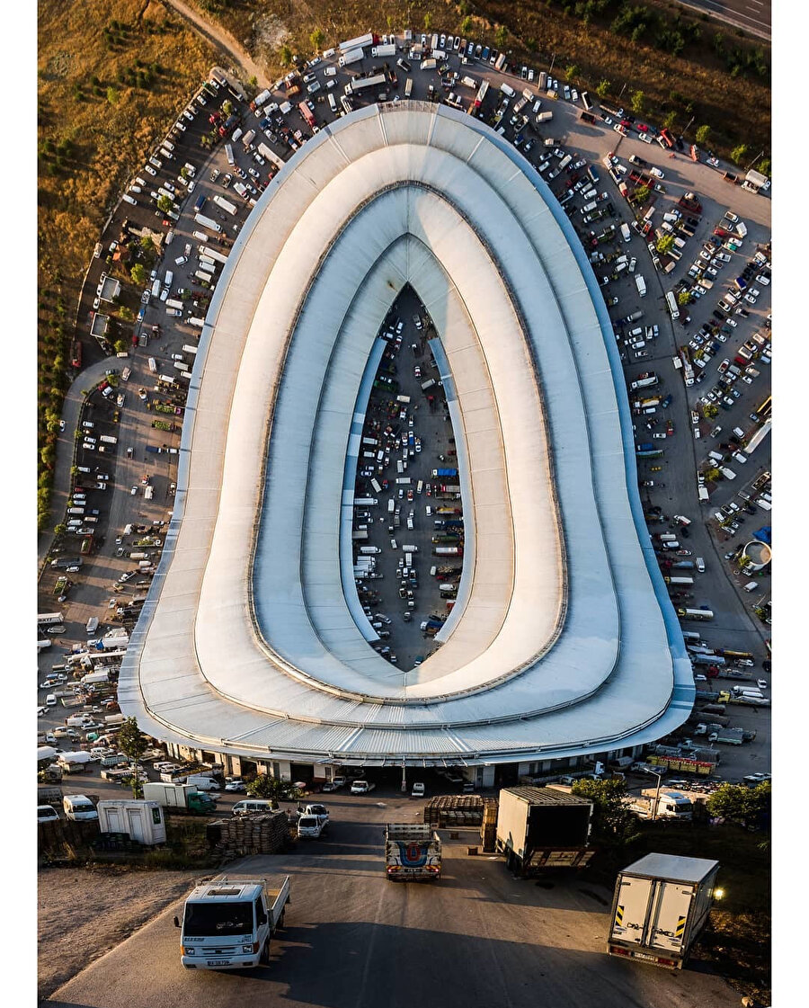 Kentlerin bilim kurgu filmlerini andıran görselleri...