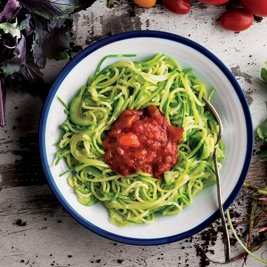 Domates Soslu Kabak Spagetti tarifi