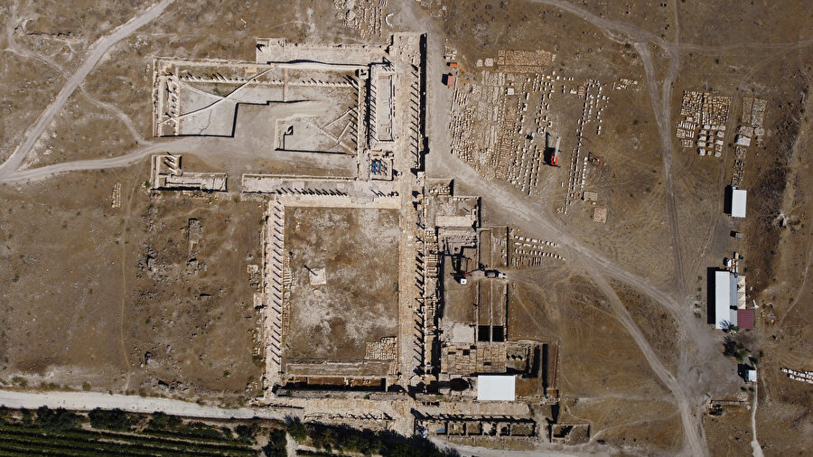 Tripolis Antik Kenti'nde 2 bin yıllık kanalizasyon bulundu