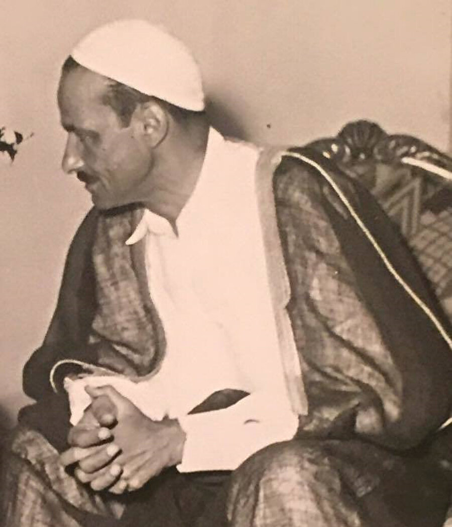 Paşa, Hicaz'da yerel kıyafetlerle.