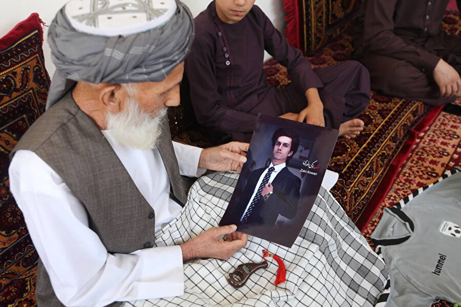 Tahliye uçağından düşen Afgan futbolcunun ailesi pilotların yargılanmasını istiyor