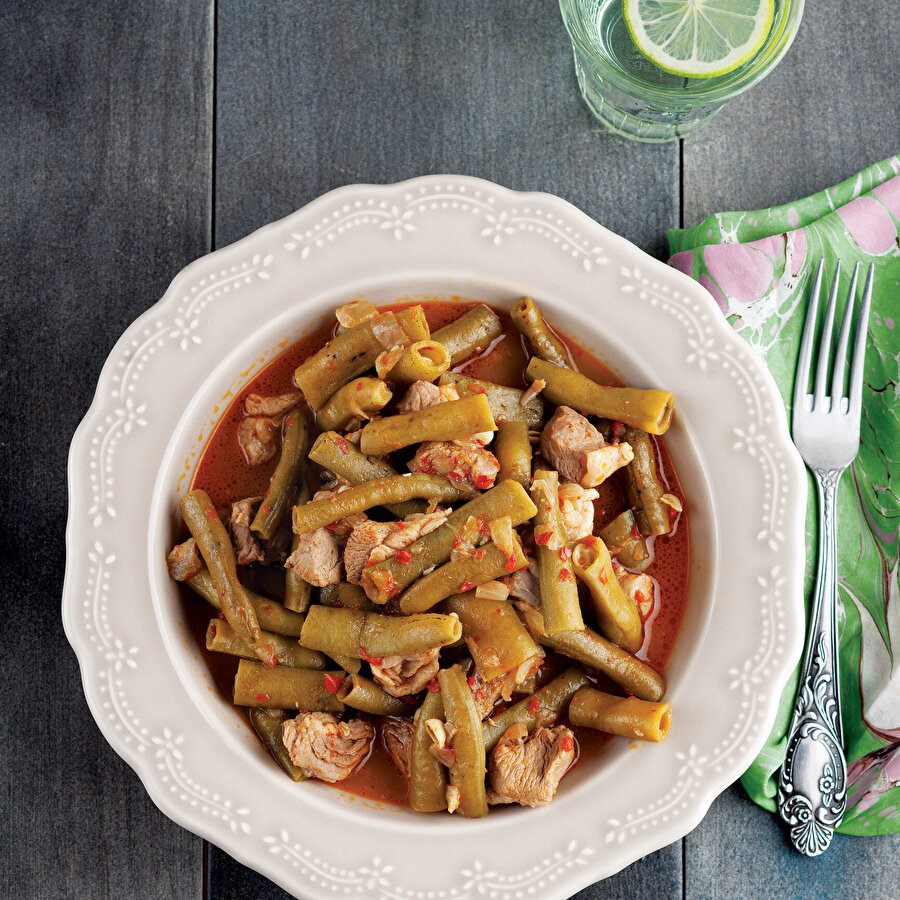 Etli Taze Bakla Yemeği tarifi