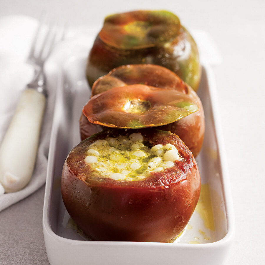 Pestolu Kuskuslu Domates Dolması tarifi