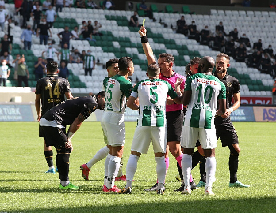 GZT Giresunspor– Konyaspor maçında ev sahibi ekibin net penaltısı verilmezken