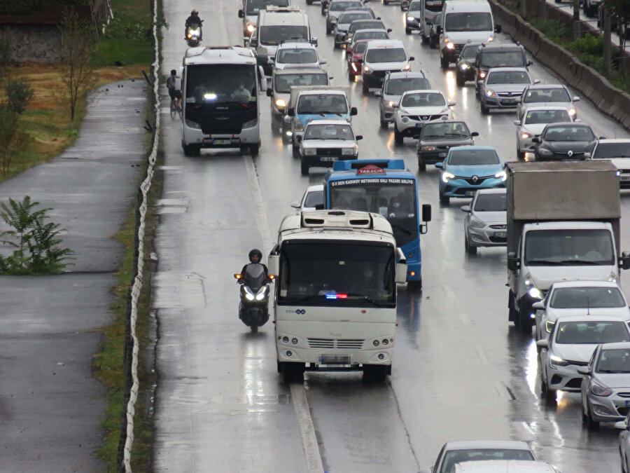 Çakarlı minibüsler