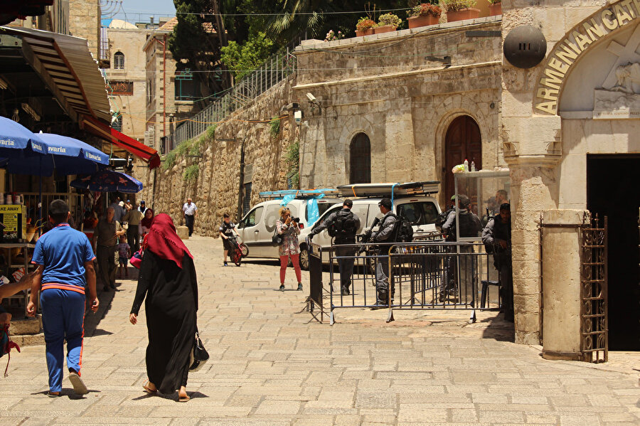 Bölgedeki hukuk uzmanları Filistinlilerin tapu tescil kaydını yaptırırken dikkatli olmaları konusunda uyarıyor. 