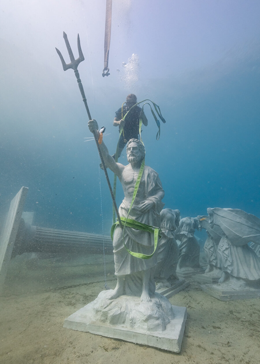 Poseidon, Yunan mitolojisinde yer alan denizler ve depremler tanrısı.