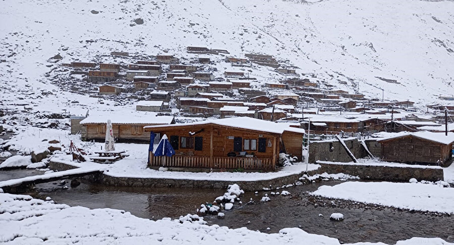 Doğu Karadeniz yaylalarına mevsimin ilk karı düştü