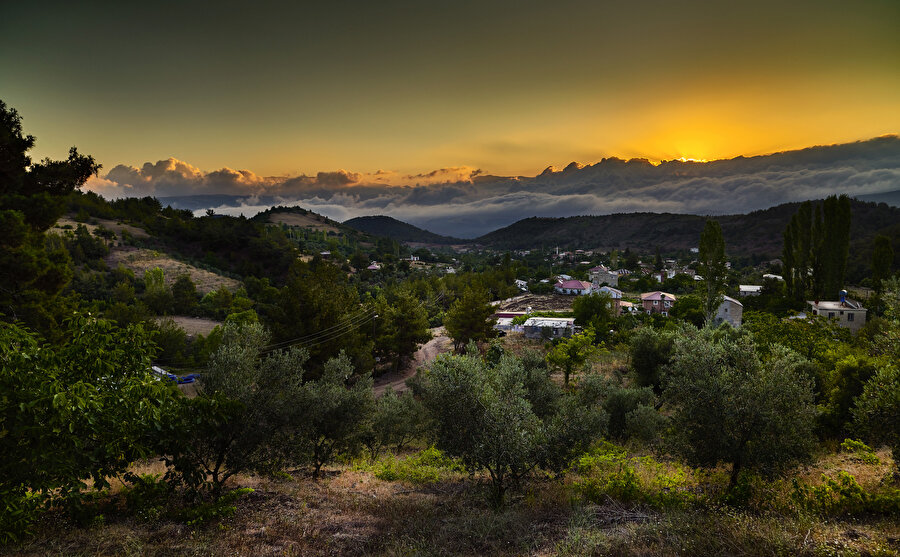 Osmaniye, Türkiye'nin Osmaniye ilinde yer alan bir şehir ve aynı ilin merkez ilçesidir. 