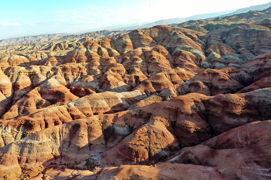 Boya paleti tepeler fotoğrafçıların uğrak noktası oldu