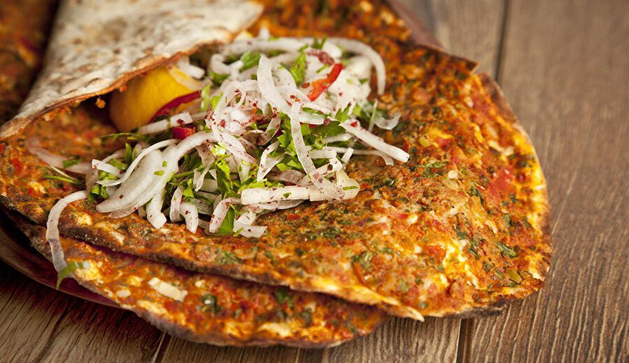 Lahmacun, pizzaya olan ilgili gölgede bıraktı.