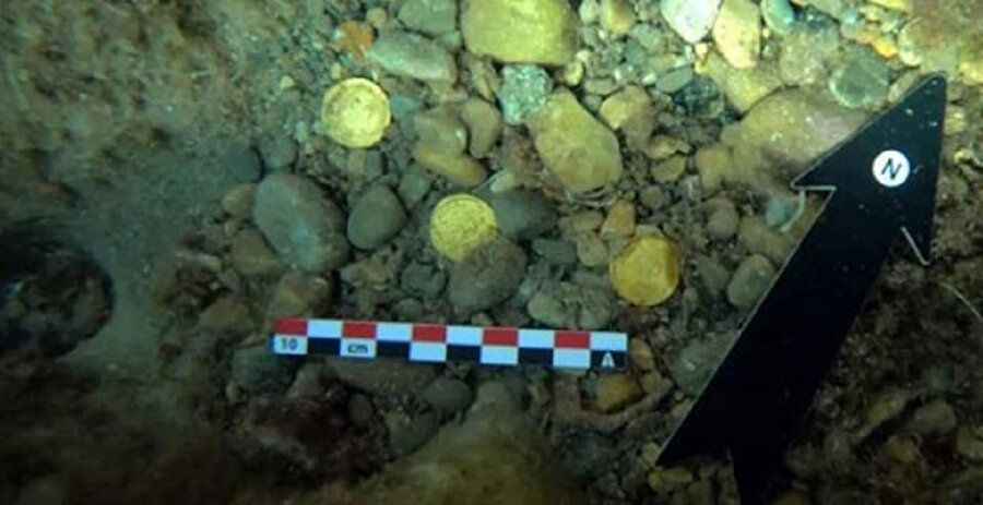 Böylesi görülmedi: Denizin dibinden çil çil altın buldular