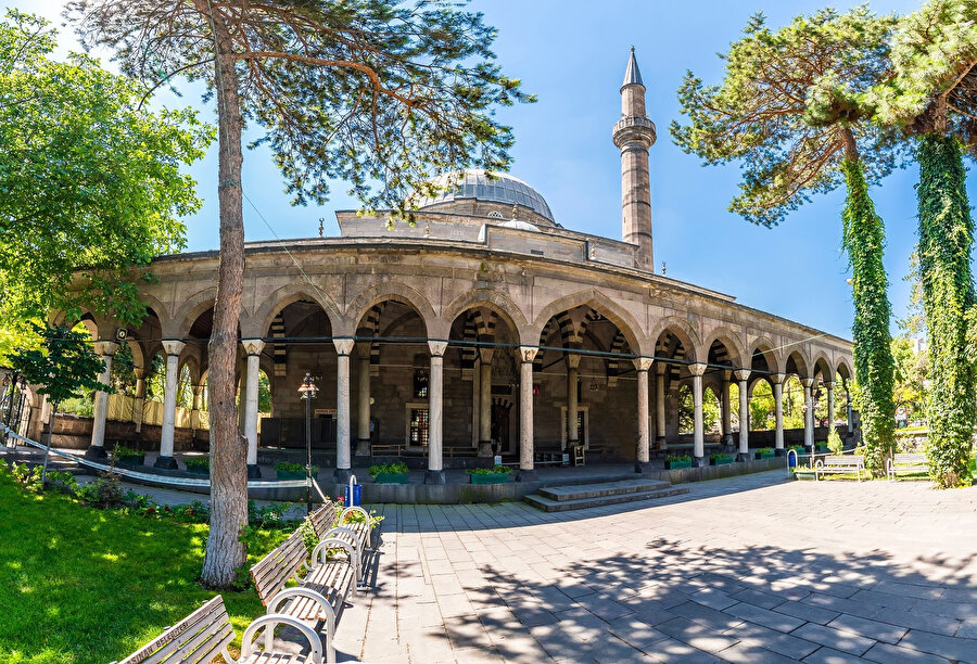 Kurşunlu Cami.