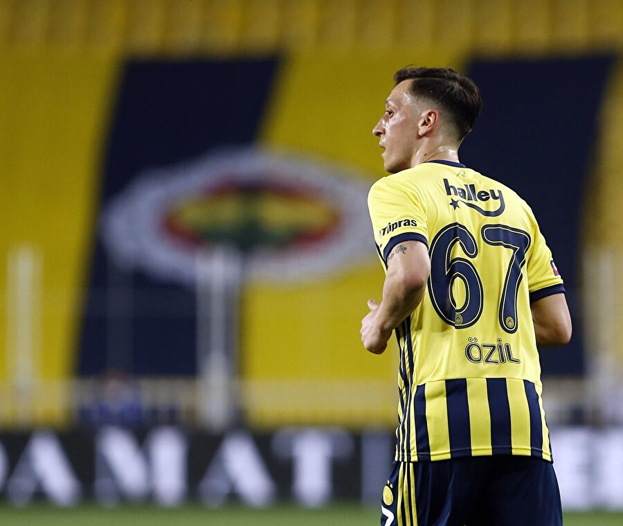 Mesut Özil kadrodan çıkarıldı
