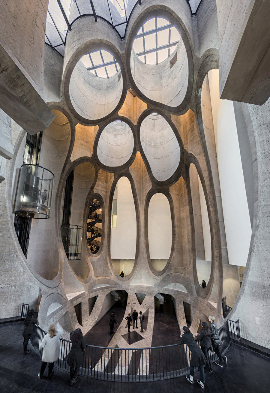 Heatherwick, atriyumu "tonozlu bir katedral" şeklinde tanımlıyor.