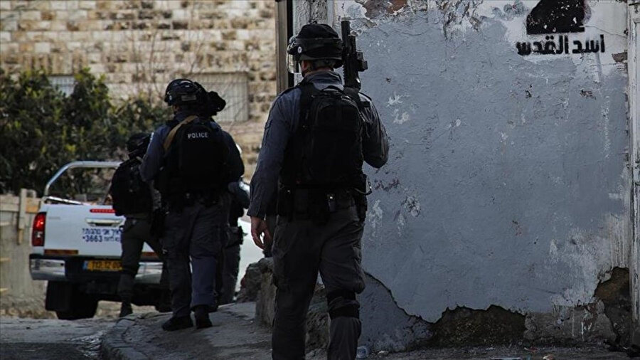 İsrail güçleri, Filistinlilere yönelik "bıçaklama girişimi" iddiasıyla yaralama ve infaz etme gibi hak ihlallerini sürdürüyor.