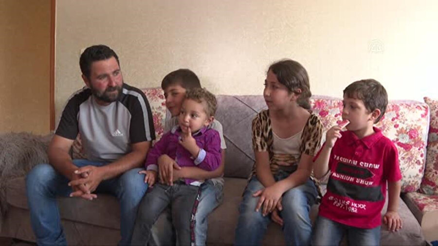 İsrail polisleri tarafından katledilen İsra Huzeyme'nin eşi ve çocukları.