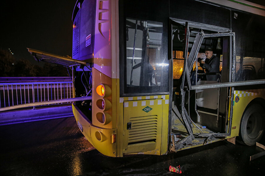 Bariyer otobüsün motoruna saplandı: Biri ağır 4 kişi yaralandı