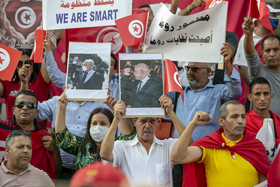 25 Temmuz'da meclisi kapatarak başbakanı görevden alan Tunus Cumhurbaşkanı Kays Said halkın bir kısmının tepkisini çekerken bir kısmının da desteğini alıyor.