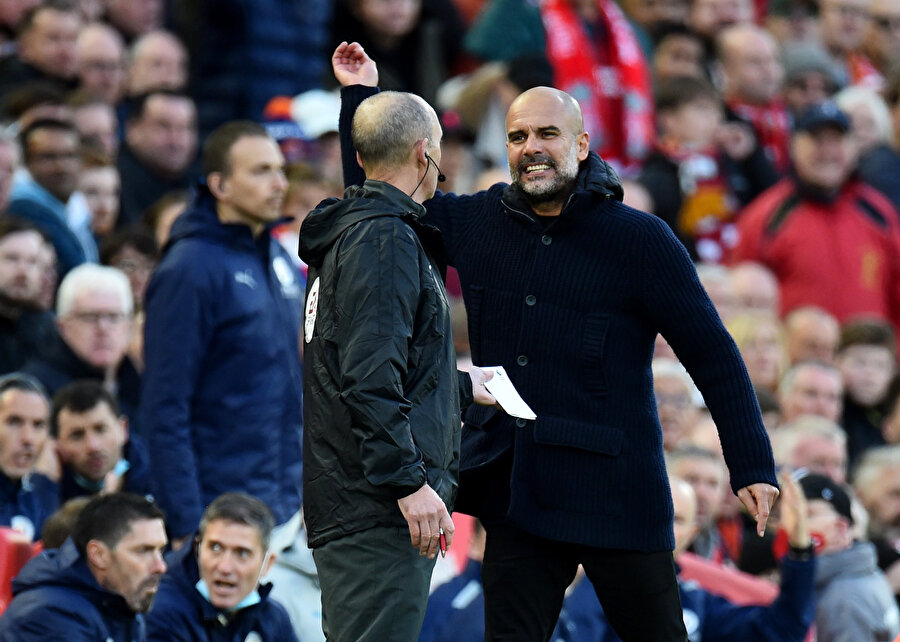 Bir Liverpool taraftarı, Guardiola'nın teknik ekibinden bir personele tükürdü.