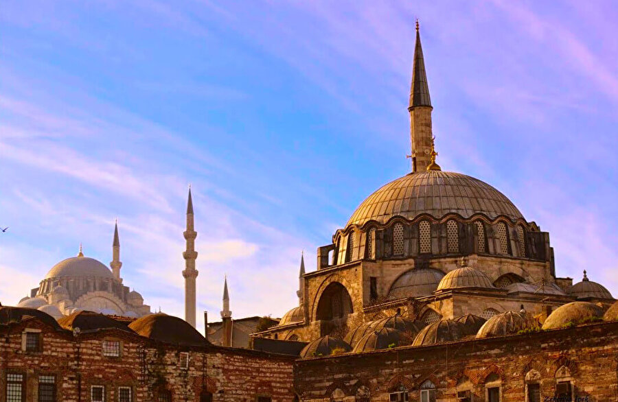 Rüstem Paşa Camii.