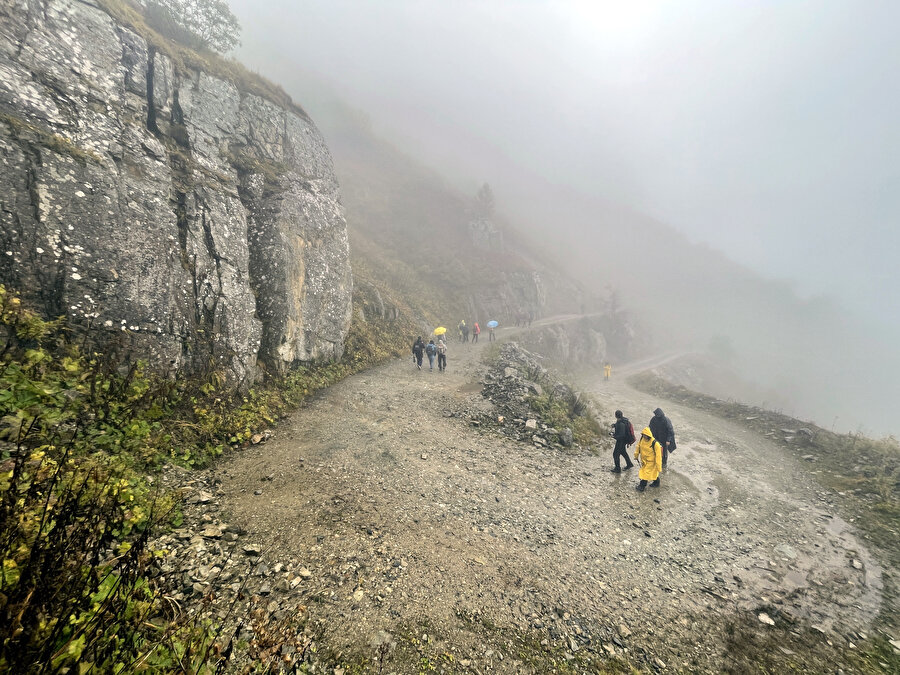 Dünyanın en tehlikeli yolu: Adrenalin tutkunları vazgeçemiyor