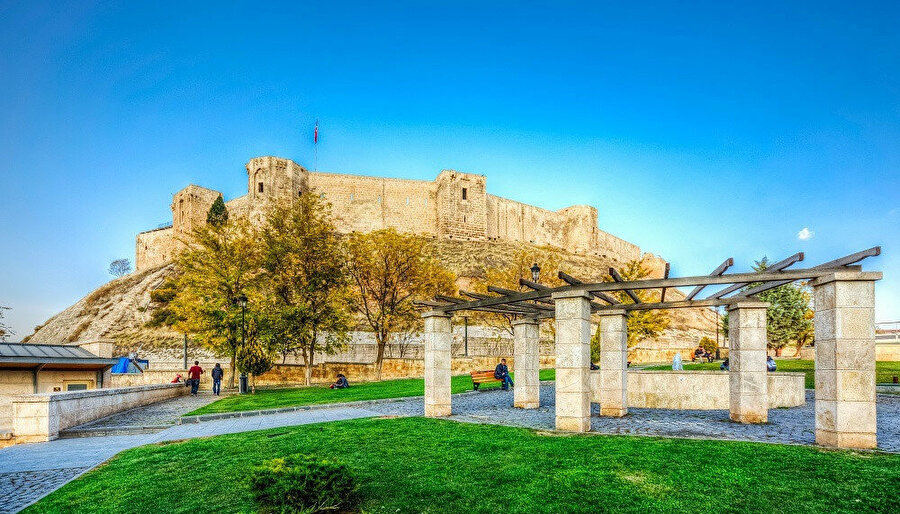 Gaziantep ya da eski ve halk arasındaki adıyla Antep, Türkiye'nin en kalabalık dokuzuncu bir ili.