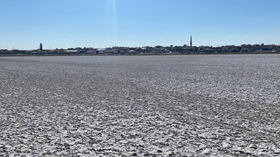 Flamingoların uğrak noktasıydı: 210 bin metrekarelik göl kurudu