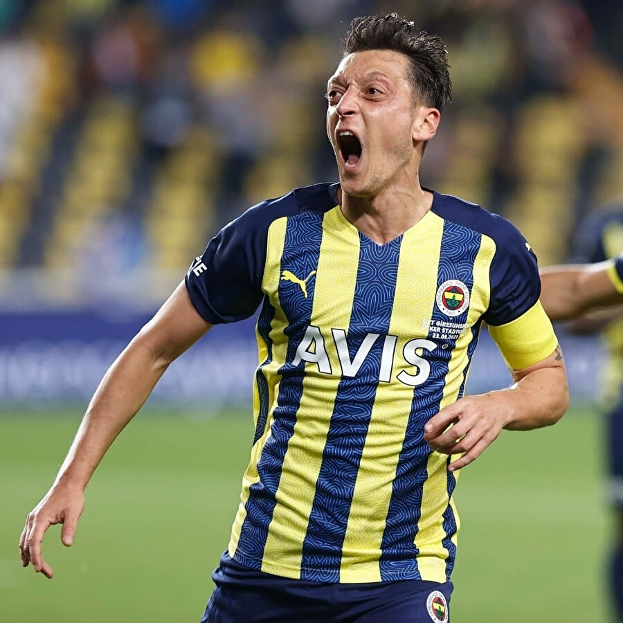 Mesut Özil bu sezon 9 maçta, 3 gol ve 1 asistle oynadı.