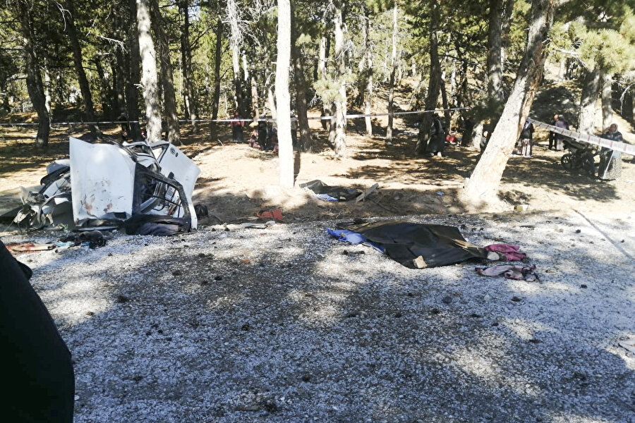 Afyonkarahisar'ın İscehisar ilçesinde öğrenci servisi devrildi