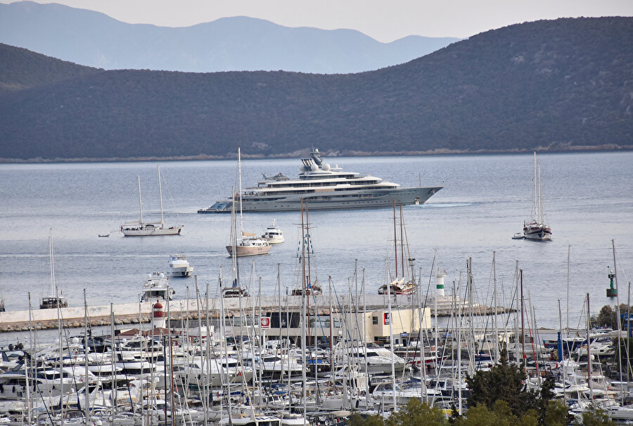 Mega yat Flying Fox Bodrum'da: Haftalık kirası 3 milyon euro