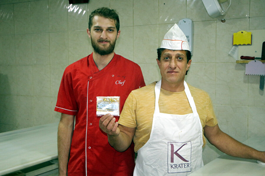 Tamamen tesadüf: Elini çöpe daldırdı zengin oldu