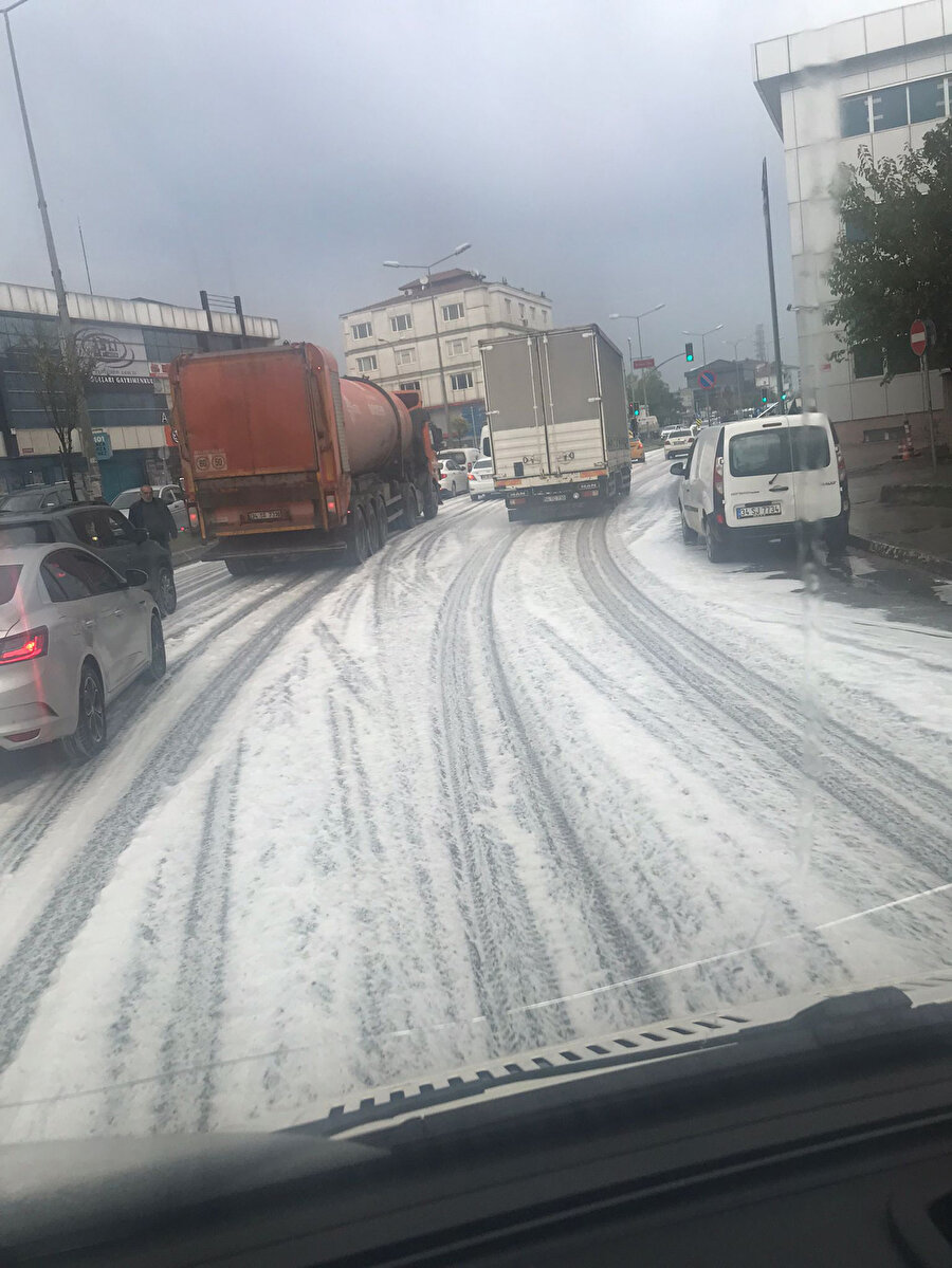 İstanbul'da endişelendiren görüntü: Beyaz örtüyle kaplandı
