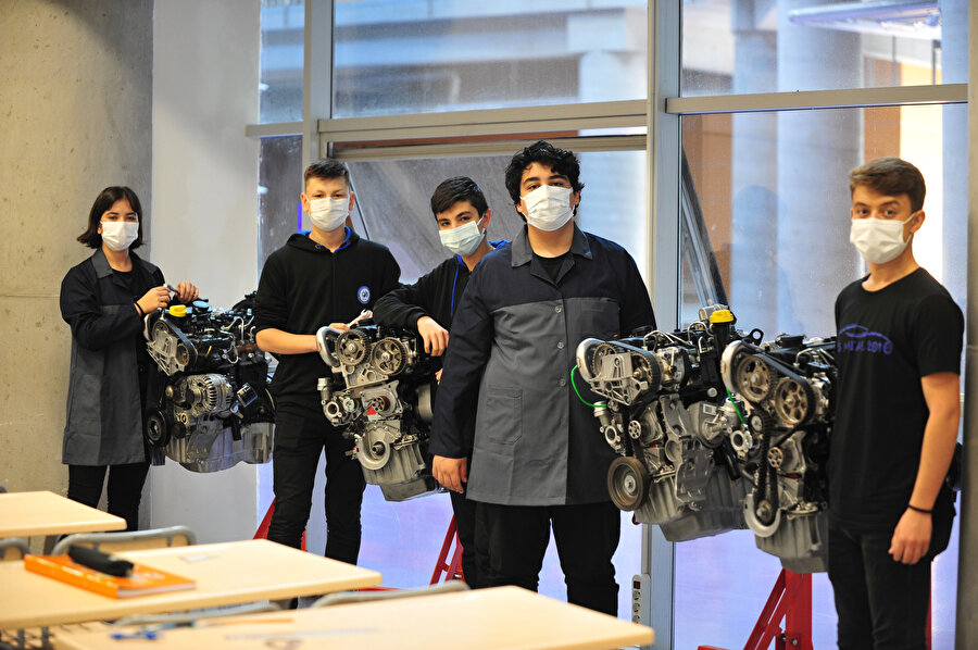 Öğrenciler yerli otomobil için yetiştiriliyor