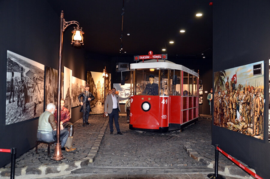 Osmanlı döneminin tarihi dokusunu gösteren Taksim tramvayı.