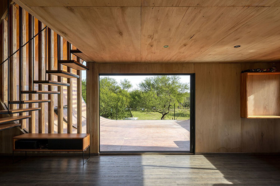 Mimar Macu Bugubure evin iç ve dış mekanları arasında kusursuz bir uyum olmasını amaçlıyor.