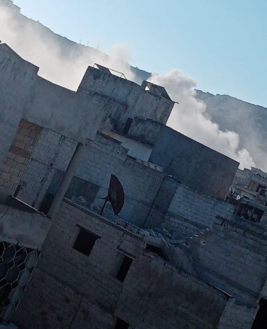 Saldırının İdlib'in güneyindeki Eriha bölgesinde bir pazar yerine düzenlendiği bildirildi. 