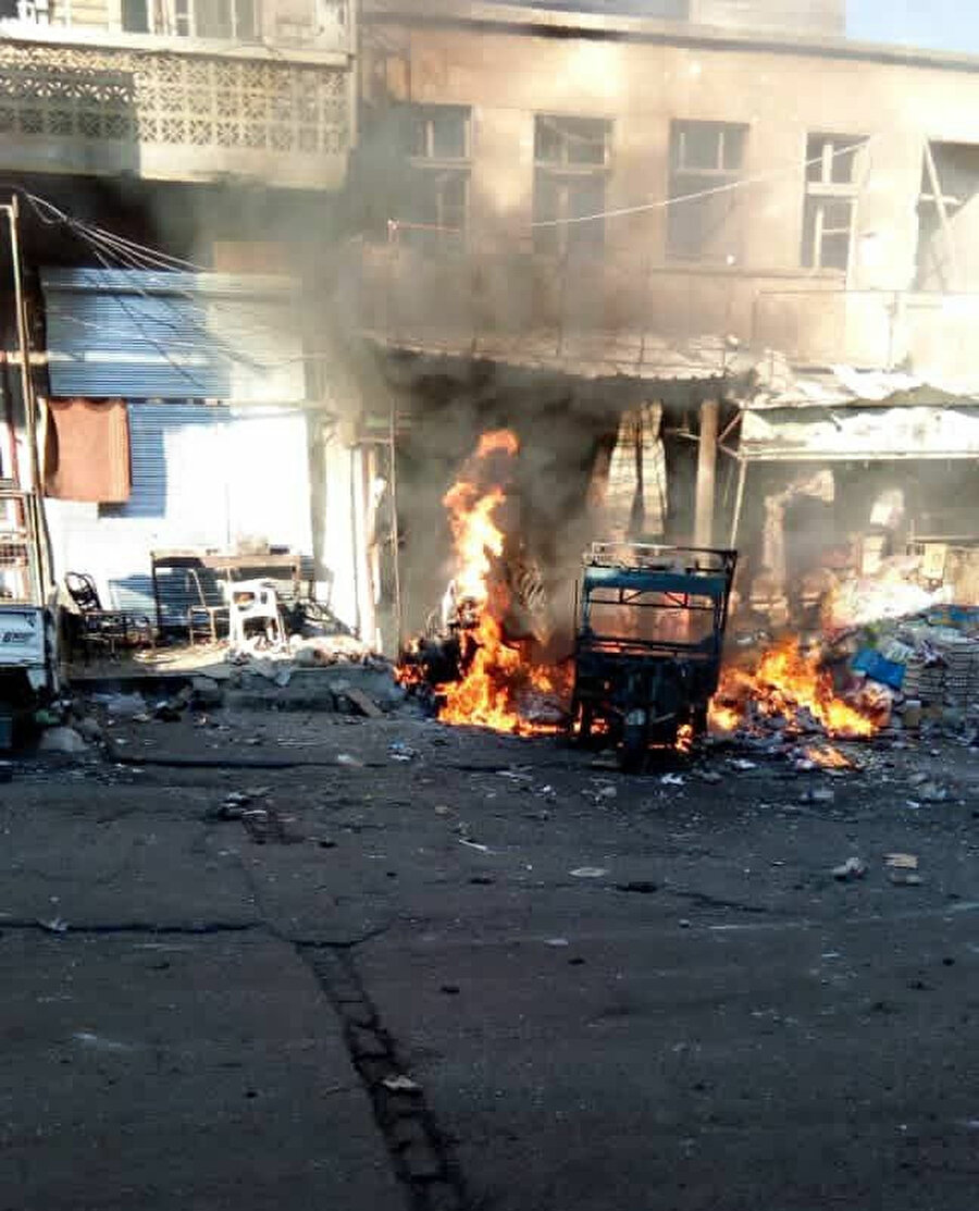 Suriye rejimi tarafından pazar yerine düzenlenen topçu saldırısında çok sayıda sivil hayatını kaybetti, onlarca sivil de yaralandı.